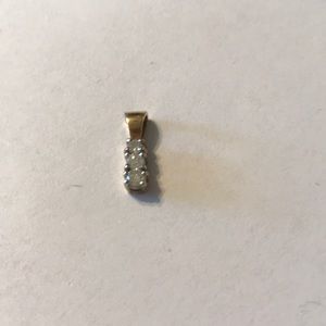 3 diamond pendant 14 kt gold